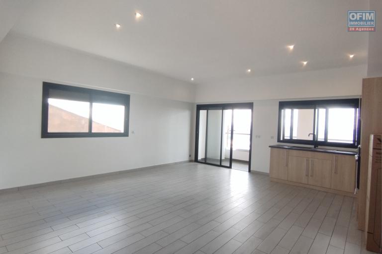 PRIX EN BAISSE!!! Bel appartement T2, neuf, de 75 m2 avec vue imprenable sur la Haute Ville- Antananarivo (Contact Felana)