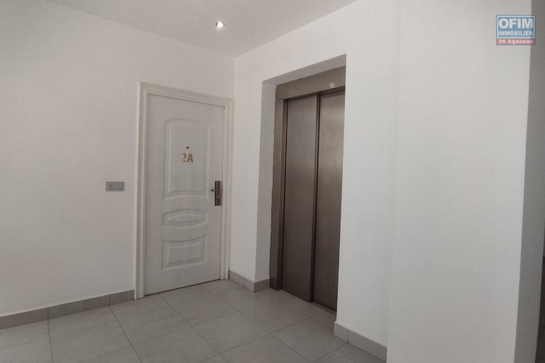 PRIX EN BAISSE!!! Bel appartement T2, neuf, de 75 m2 avec vue imprenable sur la Haute Ville- Antananarivo (Contact Felana 0341654755)