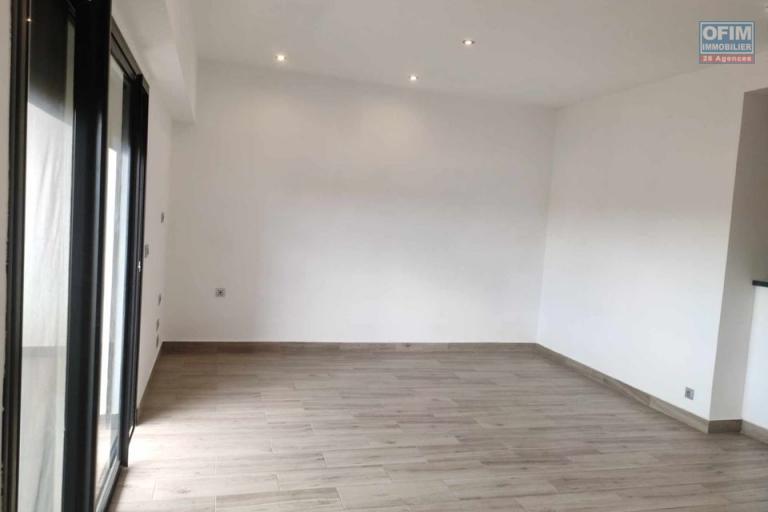 OFIM Immobilier vous propose en vente un Appartement neuf de 90m2 sur la haute ville qui donne une vue panoramique de la ville, quartier calme qui est à 15min de la ville