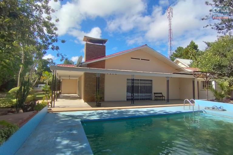 Villa F5 avec piscine à 2 pas du lycée français Ambatobe -Antananarivo