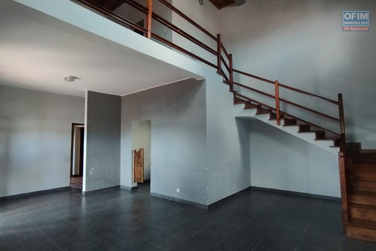 Villa F4 à étage, facile d'accès à Andoharanofotsy - Antananarivo