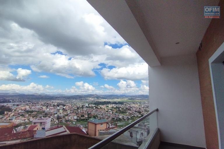 A vendre appartement T2 DE 75M2 &agrave; ambohipotsy Andohalo. Contact Mr Jacky 034 02 443 04
