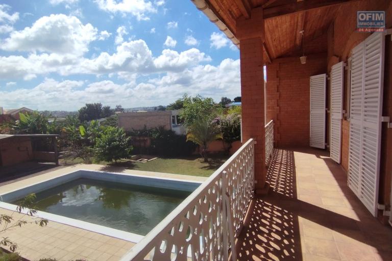 Belle villa traditionnelle F4 avec piscine à Ambohitrimanjaka-Antananarivo