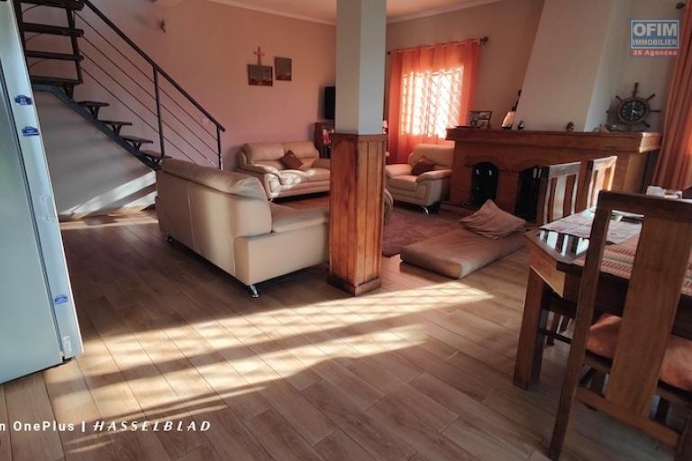 A vendre propriété de 1460M2 avec deux maison F4 et F3 à Ambohidratrimo