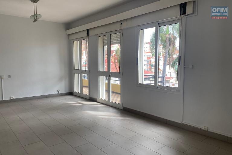 Un local professionnel de 100m2 à Antsahavola