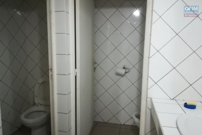 Des locaux professionnels s&eacute;curis&eacute; de 200m2 et 535m2 &agrave; Antanimena