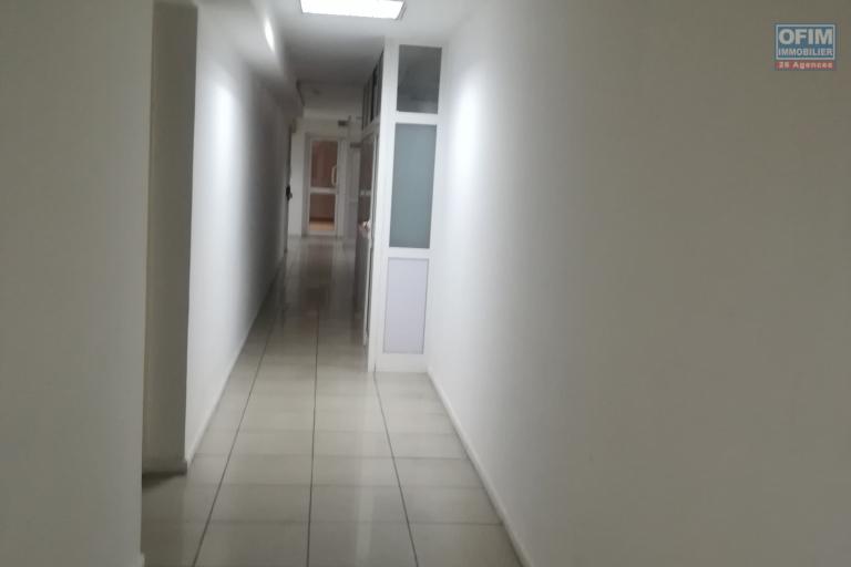 Des locaux professionnels s&eacute;curis&eacute; de 200m2 et 535m2 &agrave; Antanimena