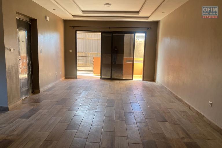 Un appartement T5 au RDC à Ambohimiandra