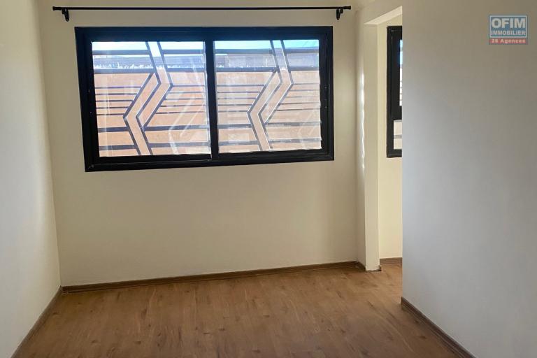Un appartement T5 au RDC à Ambohimiandra