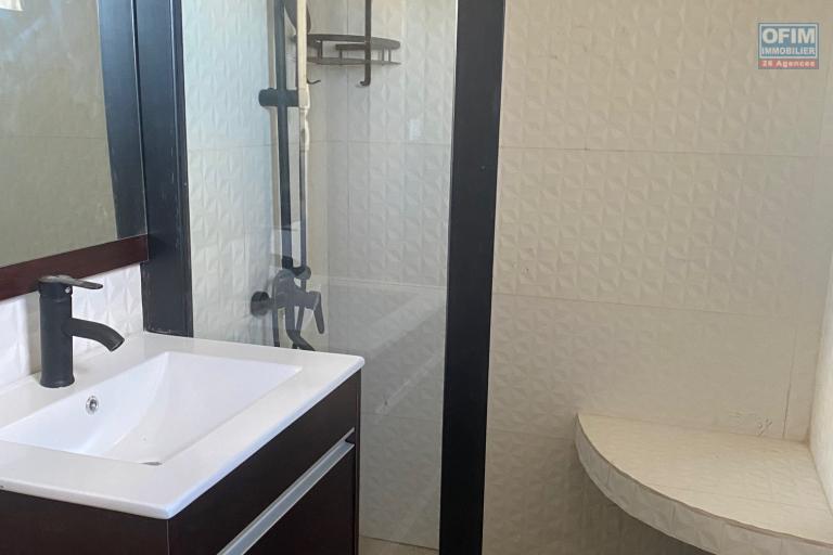 Un appartement T5 au RDC à Ambohimiandra