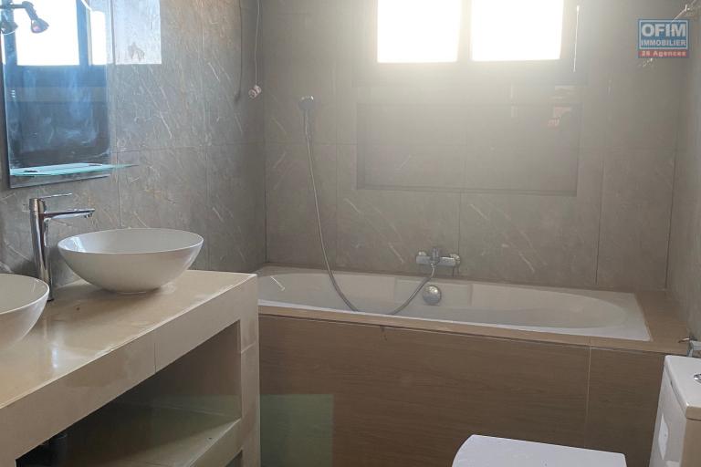 Un appartement T5 au RDC à Ambohimiandra