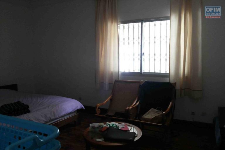 Une villa à étage F6 à 5mn à pieds du Lycée Français à Ambatobe