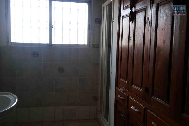 Une villa à étage F6 à 5mn à pieds du Lycée Français à Ambatobe