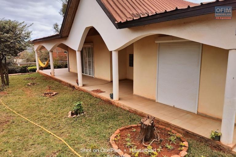 A vendre propri&eacute;t&eacute; de 1700m2 &agrave; Anosiala ambohidratrimo. Contact Mr Jacky