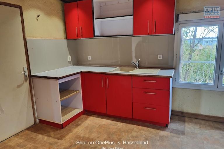 A vendre propri&eacute;t&eacute; de 1700m2 &agrave; Anosiala ambohidratrimo. Contact Mr Jacky 034 02 443 04