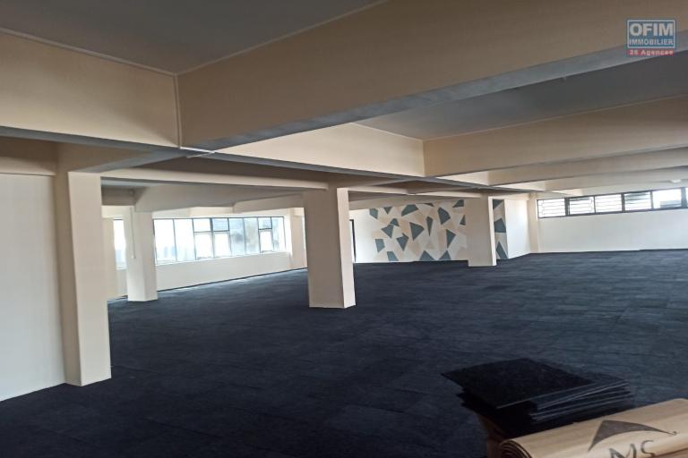 Des bureaux de 500m2 et 700m2 à Anosizato (CONTACT LALAINA 034 08 583 76 )