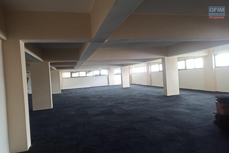 Des bureaux de 500m2 et 700m2 &agrave; Anosizato (CONTACT LALAINA )