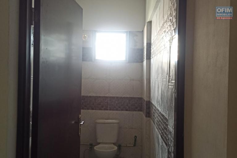 Des bureaux de 500m2 et 700m2 à Anosizato (CONTACT LALAINA 034 08 583 76 )