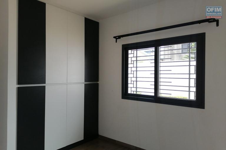À louer une villa à étage style cubique de standing pré fibrée type F4 non loin de l'école Vision Valley et Claire Fontaine dans un quartier calme de Tanjondava Talatamaty (NON DISPONIBLE)