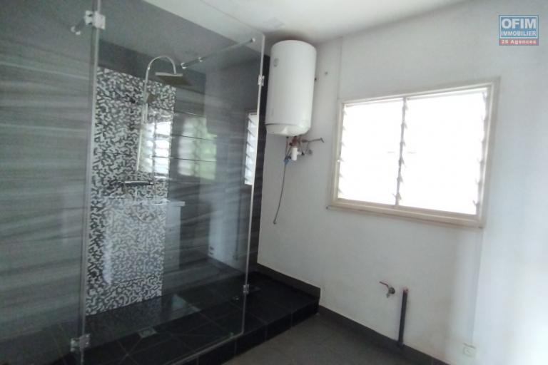 Villa F5 à étage à 10 min du centre ville sise à Tsiadana-Antananarivo