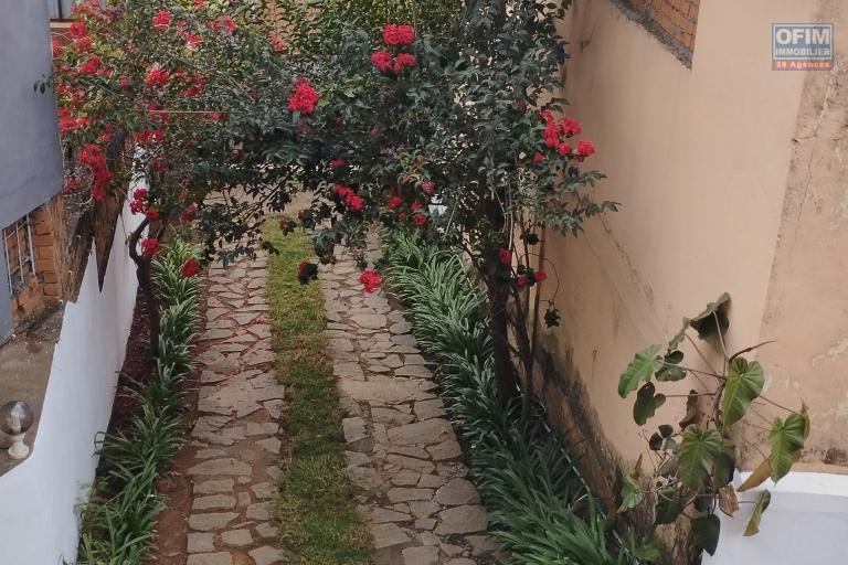 Villa F5 à étage à 10 min du centre ville sise à Tsiadana-Antananarivo