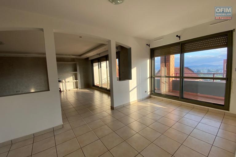 Un appartement T3 avec vue sur lac Anosy &agrave; Ambatonakanga ( CONTACT LALAINA )