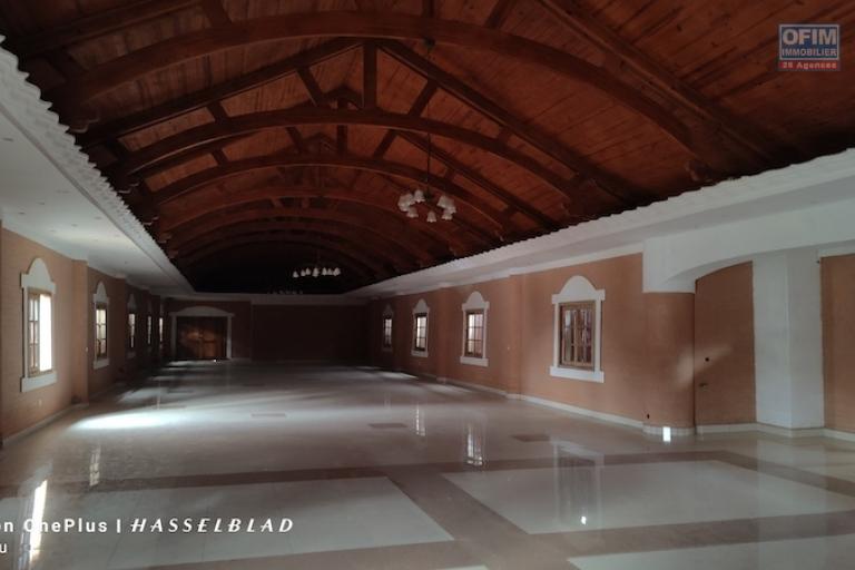 Grande Propri&eacute;t&eacute;  de 4200M2 &agrave; Vendre &agrave; Ilaivola. Contact Mr Jacky