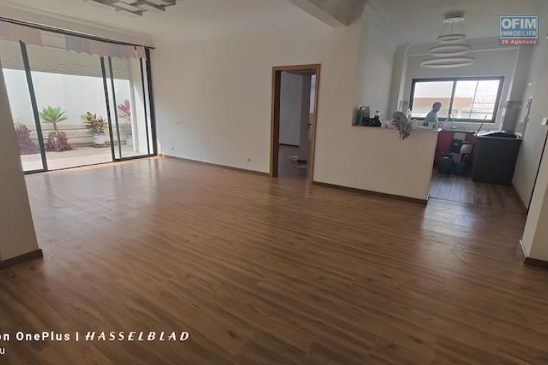 A loué appart T3 de 140M2 à talatamaty à usage mixte( NON DISPONIBLE)