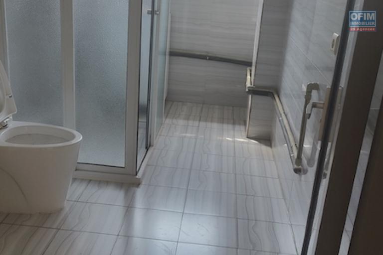 A loué appart T3 de 140M2 à talatamaty à usage mixte( NON DISPONIBLE)