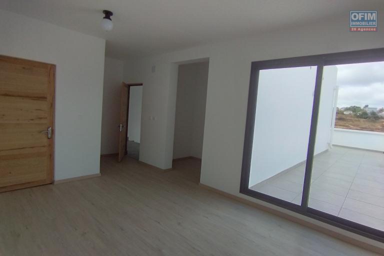PRIX EN BAISSE!!!Belle villa neuve d'architecture moderne F6 sur 1250 m2 de terrain sur  Ilafy Andranovelona - Antananarivo