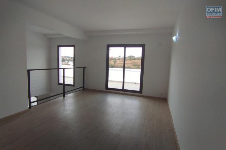 PRIX EN BAISSE!!!Belle villa neuve d'architecture moderne F6 sur 1250 m2 de terrain sur  Ilafy Andranovelona - Antananarivo