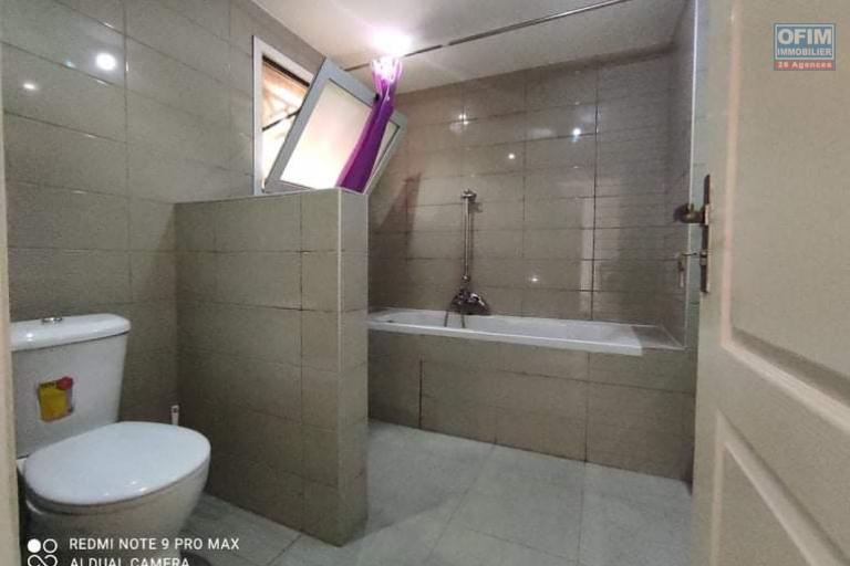 Un appartement T3  sécurisé à Faravohitra