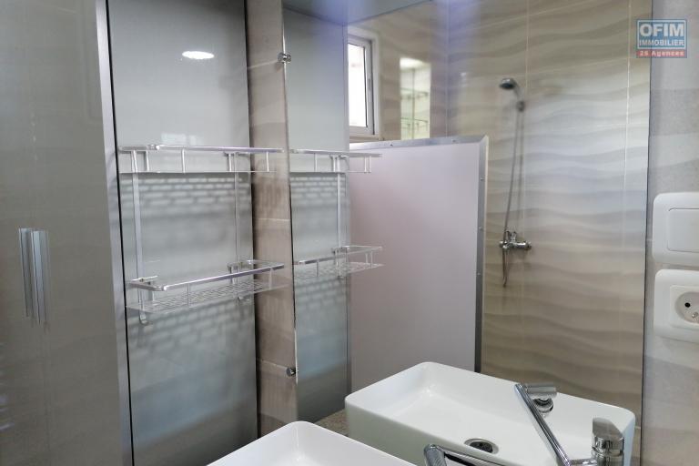 À louer un appartement neuf de type T3 dans un quartier calme, résidentiel et sécurisé de Ilaivola à proximité de toutes les commodités et non loin de l'aéroport international Ivato. (NON DISPONIBLE)
