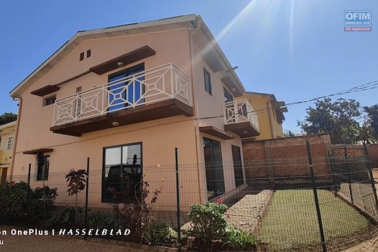 &agrave; louer villa F4 sur ambohinambo talatamaty. Contact