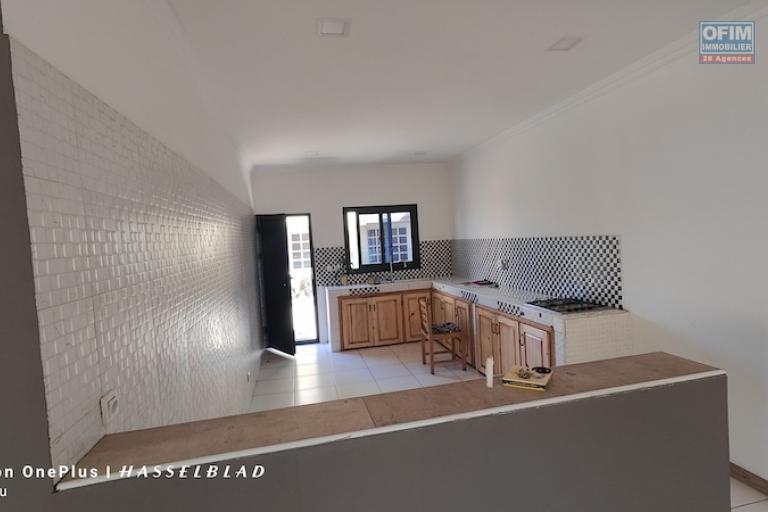 &agrave; louer villa F4 sur ambohinambo talatamaty. Contact