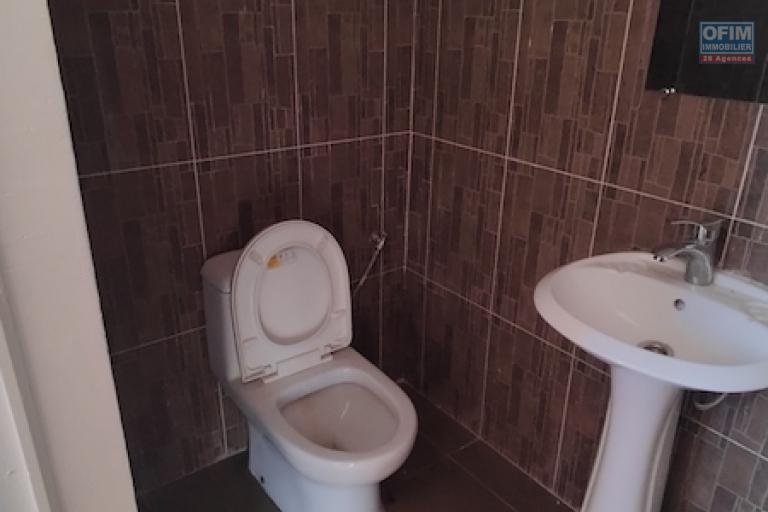 &agrave; louer villa F4 sur ambohinambo talatamaty. Contact 0340244304