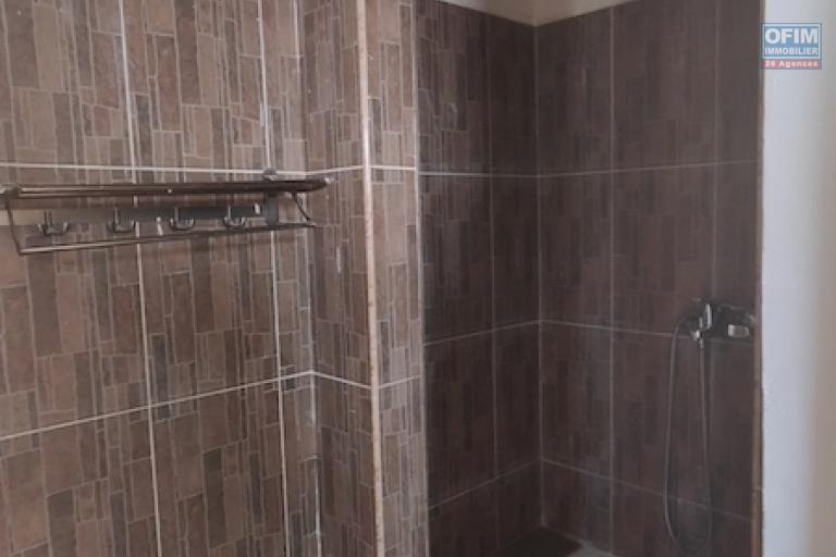 &agrave; louer villa F4 sur ambohinambo talatamaty. Contact 0340244304