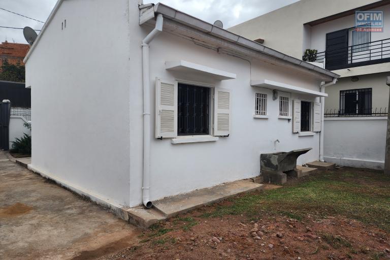 À louer une maison basse de type F3 dans une résidence sécurisée proche de toutes les commodités, facile d'accès via by pass et RN7 sise à Mandrimena Andoharanofotsy Iavoloha (NON DISPONIBLE)