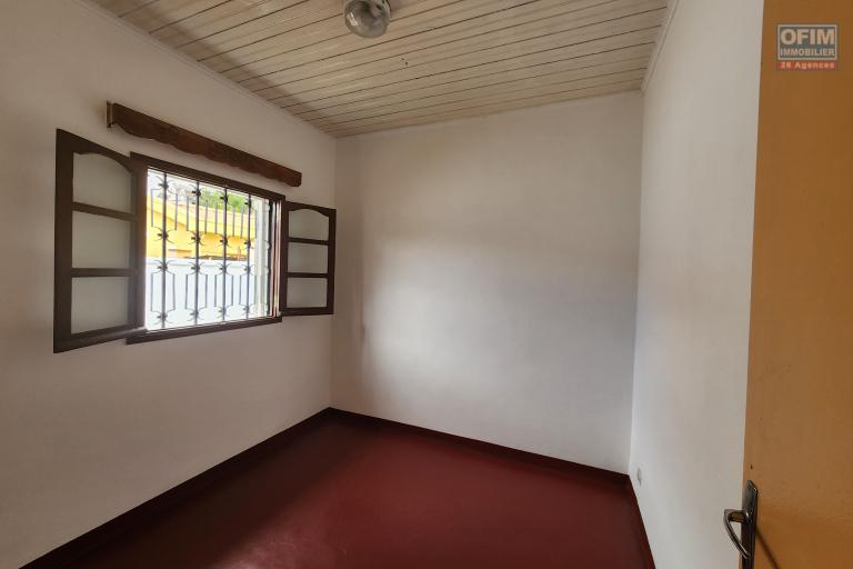 À louer une maison basse de type F3 dans une résidence sécurisée proche de toutes les commodités, facile d'accès via by pass et RN7 sise à Mandrimena Andoharanofotsy Iavoloha (NON DISPONIBLE)
