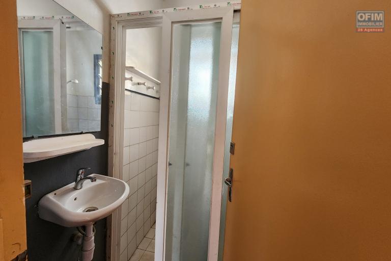À louer une maison basse de type F3 dans une résidence sécurisée proche de toutes les commodités, facile d'accès via by pass et RN7 sise à Mandrimena Andoharanofotsy Iavoloha (NON DISPONIBLE)