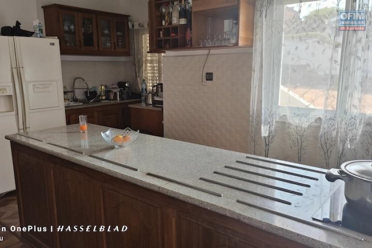  Location  Villa F6 meubl&eacute;e &agrave; Ambohidratrimo avec vue sur le lac. Contact Mr Jacky