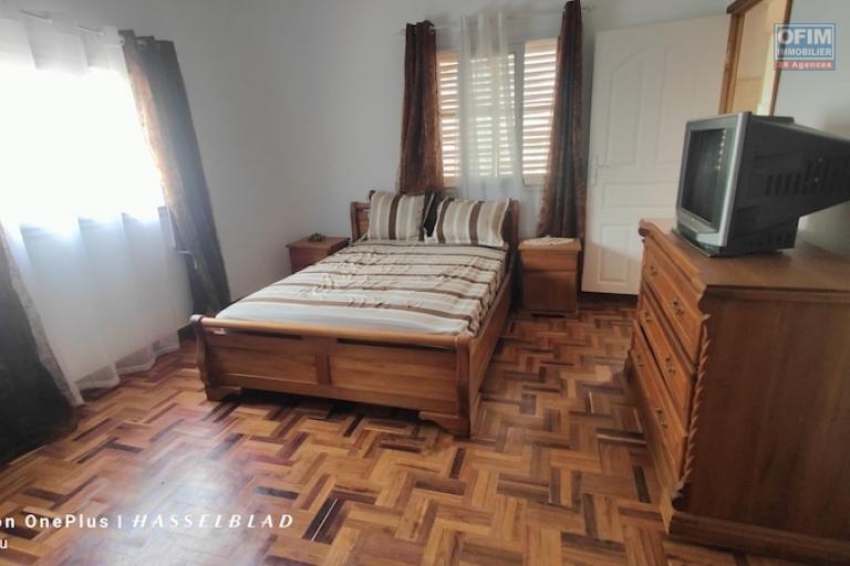  Location  Villa F6 meubl&eacute;e &agrave; Ambohidratrimo avec vue sur le lac. Contact Mr Jacky