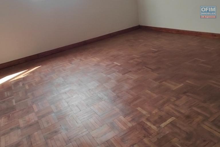 Appartement T3 et T4 &agrave; louer  &agrave; Ambohidratrimo. Contact Mr Jacky 034 02 443 04