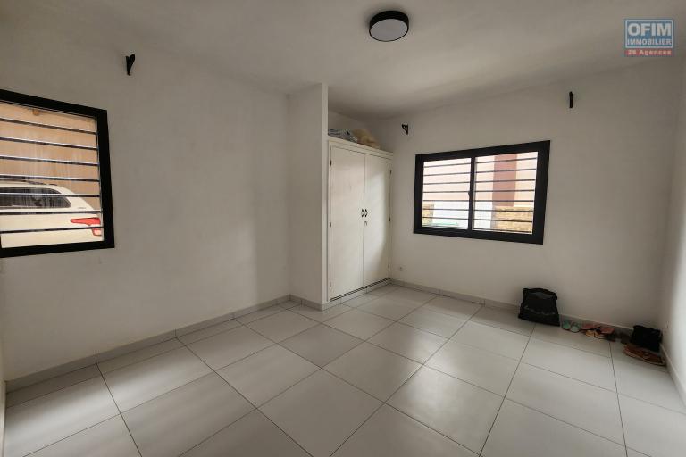 &Agrave; vendre : Villa neuve et moderne de plain-pied, de type F5, situ&eacute;e dans le quartier calme et r&eacute;sidentiel d'Angodongodona, Iavoloha. Sur un terrain de 700m2, CONTACT