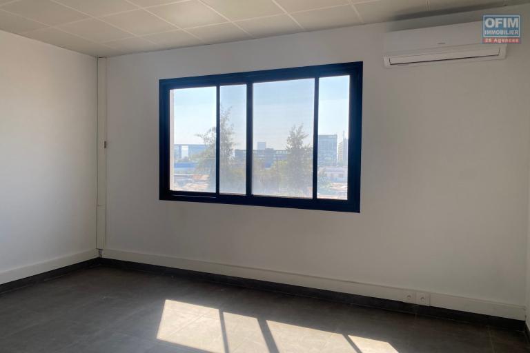 Un local professionnel de 352m2 à Andraharo