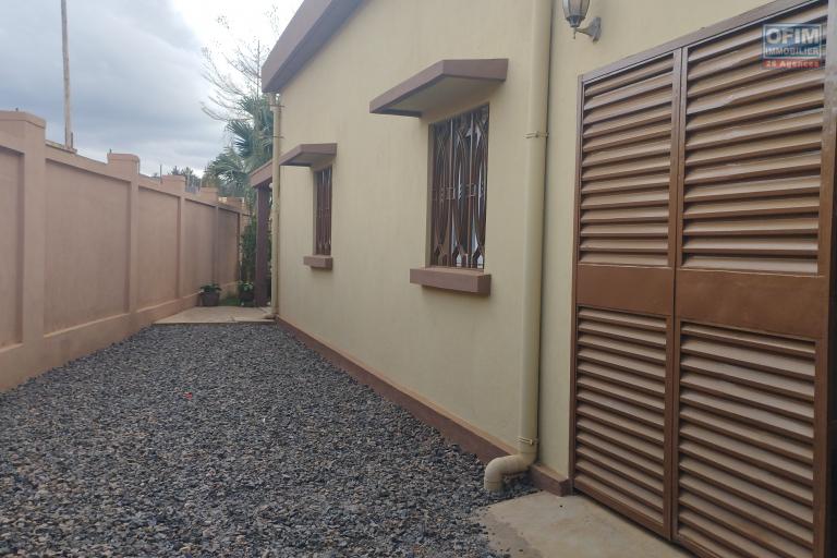 PRIX EN BAISSE!!!A vendre, une villa basse F4 sur 520 m2 de terrain à Alasora- Antananarivo