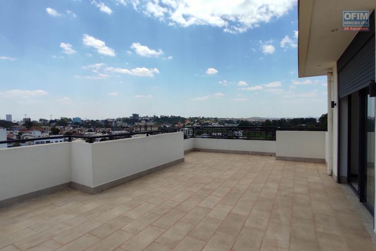 Louer , une maison de standing F7 dans le quartier résidentiel D'Androhibe