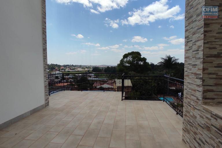 Louer , une maison de standing F7 dans le quartier résidentiel D'Androhibe