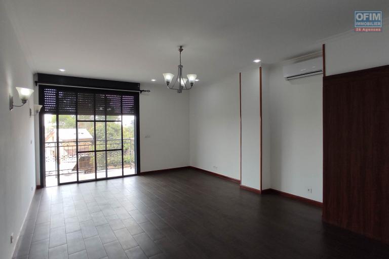 Louer , une maison de standing F7 dans le quartier résidentiel D'Androhibe