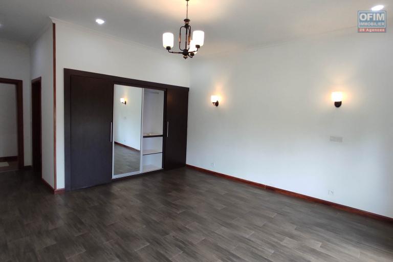 Louer , une maison de standing F7 dans le quartier résidentiel D'Androhibe